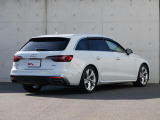 Audiが指定する独自の条件を全て満たした車だけが、認定資格を持つテクニシャンの手による100項目にも及ぶ点検・整備のプロセスを受け、お客様のもとへ届けられます。