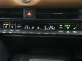 エアコンは運転席と助手席で異なる快適温度に設定できるデュアルオートエアコンです!
