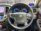 インテリアに合わせたデザインのステアリングは、運転される方のことも考え、運転しやすい形状、大きさです。是非一度、実際に触ってお確かめください。
