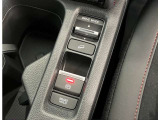 オートブレーキホールド機能付きです☆停車中にブレーキペダルから足を離しても、停車状態が続きます。渋滞、信号待ちの間等、安心です。アクセルを踏めば自動解除され、再発進できます。