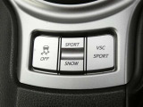 横滑り防止装置付き。ぬかるんだ道や雪道でタイヤが空転するときは、SW、OFFで試みてください。