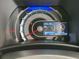 速度などの走行情報に加え、画面には各種情報が表示され、運転中も確認しやすい配置です。必要な情報をひと目で把握しやすく、日々の運転を支えます。
