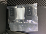 スマートキーは2個ついてますので複数でのご使用の際でもそれぞれ使っていただけますので大変便利ですよ(^^♪