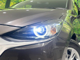 【LEDヘッドライト】悪天候や夜間走行時も良好な視界を確保し安心して運転できる高輝度LEDヘッドライトを装備!点灯速度が早く、消費電力も抑えられています。