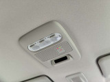 SOSコールスイッチ☆急病やあおり運転との遭遇など、緊急時には走行中でもスイッチを押すだけで、専門のオペレータに接続。警察や消防に連絡し、緊急車両の手配をサポートします。