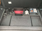 パンク修理キットがトランク内に収納されています。
