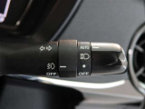 オートマチックハイビームとは、先行車や対向車のライトを認識し、ハイビームとロービームを自動で切り替える機能です。夜道の視界を確保します。詳細は販売店スタッフまでおたずねください。