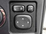 電動格納ミラー装備!スイッチを押して簡単にミラーの位置を適した位置に変更できます