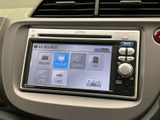 FM・AMやワンセグ、CD・DVD、SD、USBなどの選択肢が画面に表示され、用途に合わせて音源を選べます。表示が整理されており、日常の操作時にも内容を把握しやすい構成です。