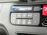 オートエアコン装備ですので常にお好みの温度に調整ができ車内を快適な空間に保ってくれます。