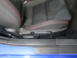 運転席シートです!座り心地を高めた座面構造により快適なドライビングをお楽しみください!