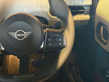 ミニ独特のゴーカートフィーリングと呼ばれる軽快なハンドリングはAT車、MT車のどちらでも楽しめます。