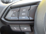 運転中、オーディオの操作をしてて、ハッとしたことはありませんか?ステアリングスイッチは、運転中でもハンドルでオーディオの操作が可能です。安全なドライブをサポートします。