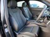 Audi車はどの車種も全てレザーハンドルです。そこにはAudiのこだわりがあり質感の高いレザーでしっかりと手に馴染み、高級感を演出します。