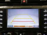 バックモニター装着車は後退時の強い味方です♪車庫入れや縦列駐車の際、後退操作の参考になるガイドラインをナビ画面に表示します。
