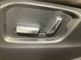 こちらのグレードは助手席にもパワーシートを装備しております!運転席同様お好みで調整が可能です!