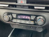 【寒冷地仕様!】運転席と助手席には寒い冬にはうれしいシートヒーターが装備されております。