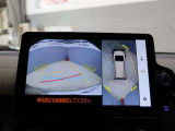 パノラミックビューモニター付きです。車両を上から見たような映像をディスプレイオーディオ画面に表示。運転席からの目視だけでは見にくい、車両周辺の状況をリアルタイムでしっかり確認できます。