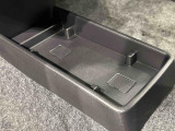 ティッシュ箱もぴったり収まるセンターフロアトレイ