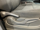 運転席シートに、しわ・へたりがあります。