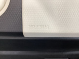 助手席前にはSRSエアバッグも装備します。