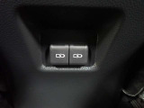 リヤ充電用USB端子付き。スマートフォンなどの充電に便利です。