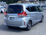 とても便利な【両側電動スライドドア】ドアハンドを少し引くだけでリアドアが自動開閉します。