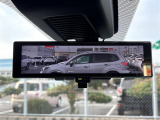【 デジタルインナーミラー 】車両後方カメラの映像をミラーに映すことが出来ます! そのため、後席に人や荷物があって後方が見えづらい場合でもしっかり視界を確保することが出来ます!//