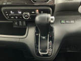 オートマチックシフトレバーは、手になじみ操作しやすい形状で安全運転にもつながります♪
