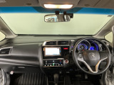 【前方視界】開放的な前方視界!運転がしやすく疲れにくいです♪窓が大きく、見通しがとっても良いおクルマですよ♪