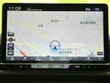 道路や周辺施設が画面上に表示され、目的地までの道順を確認する際に便利です。地図を見ながら行き先を把握しやすく、初めて訪れる場所へのお出かけや、日常の移動をしっかりサポートします。