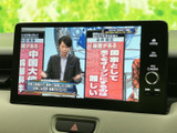 車内の画面でテレビ番組を視聴でき、停車中の待ち時間も過ごしやすくなります。画面に番組が表示され、音声と映像を楽しめる装備です。