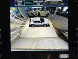 【マルチテレインモニター】車のフロントやサイドのカメラ画像を同時にモニター表示することで、悪路や狭い道を走行時でも周囲の状況確認ができ安心!本格SUVにうれしい装備です♪