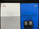スマートキーは鍵をバッグに入れたままでもドアロックの開閉やエンジンのON・OFFができます。夜間や雨の日も鍵を探さなくて良いので便利です。