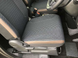 ドライバーが心に余裕をもって運転に集中できること、助手席や後席からもすっきりと前を見通せる空間の起点となり、全員が安心してドライブを楽しめることをモットーにシンプルなレイアウトとなっています。