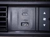 USBつなげられます♪充電などお役にたちますよ!!