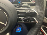 メモリー付きパワーシートが装備されている車両はシートの位置・ドアミラーの角度・ハンドルの位置を3名まで記憶出来ます。