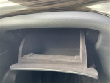 【グローブボックス】大容量のグローブボックスです!!車検証ケース他、日頃使う小物類の収納スペースもたくさんあります!