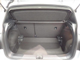 荷室は荷物を隠せるトノカバー付!充分な荷室の広さです!