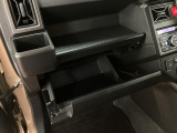 当店でご購入頂いた車両は全車車検整備又は法定12か月点検を行い、エンジンオイル・オイルフィルター・フロントワイパーゴム・バッテリーの交換を行っています、整備費用は本体に含まれてますので安心ですよ♪