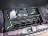 荷室床下のジャッキ・工具類の収納部です。