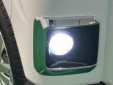 メッキベゼル付LEDフォグランプ LEDの明るい光が霧の発生や悪天候時に視界確保をサポートします!