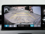 バックカメラの画像です。ガイドラインがスムースな車庫入れをサポートいたします。車庫入れの安心感がアップしますね。