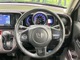 【純正革巻きステアリング】上質な革を使用することで、手にしっかり馴染みとても運転しやすいハンドルです♪