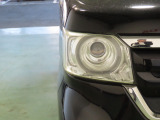LEDヘッドライトは、点灯の瞬間から光量を発揮し、突然暗くなるトンネルなどでの安定感を高めます。