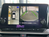 『アラウンドビューモニター』は、空から見下ろすような視点で、スムースな駐車と安全確認をサポートします。