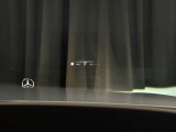 ヘッドアップディスプレイ付きで、目線を変えることなく走行速度やナビ案内を見ることが可能です。