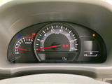 速度計や回転計、燃料計がひと目で確認できる配置で、運転中に必要な情報を把握しやすいメーターまわりです。警告灯も視認しやすく、日々の運転をサポートする分かりやすい表示です。