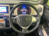 インテリアに合わせたデザインのステアリングは、運転される方のことも考え、運転しやすい形状、大きさです。是非一度、実際に触ってお確かめください。