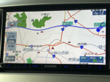 道路や周辺施設、現在地周辺の案内が表示され、目的地までのルート確認に活用できます。縮尺表示もあり、必要な範囲を見ながら行き先を検討できる便利なナビ画面です。